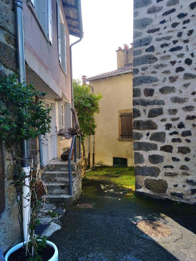 Gîte de la chapelle, au coeur de la cité médiévale Allègre Esterno foto
